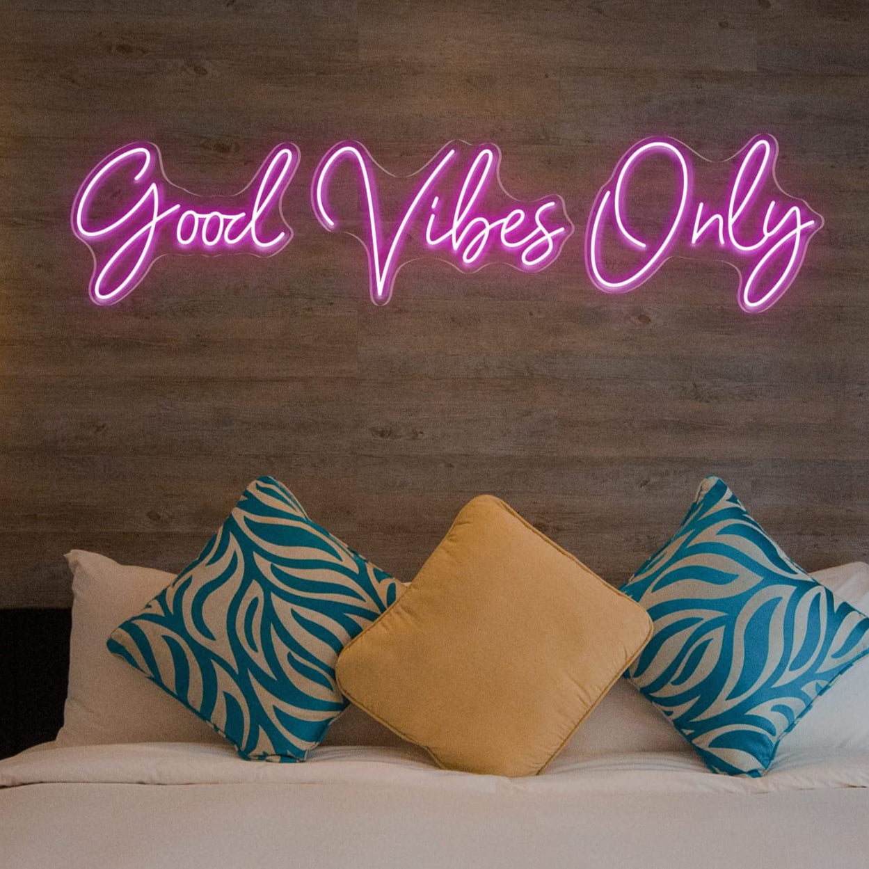 'Good Vibes Only' Neon Sign
